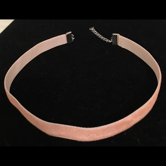 LIGHT PINK VELVET THIN CHOKER-NEW - Picture 1 of 3
